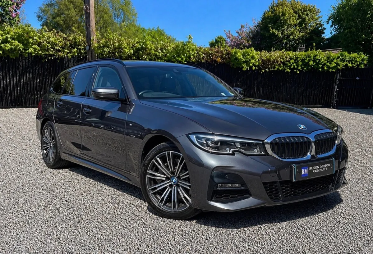 22 BMW 330e M Sport Touring Plug-In Hybrid Auto - Image 4