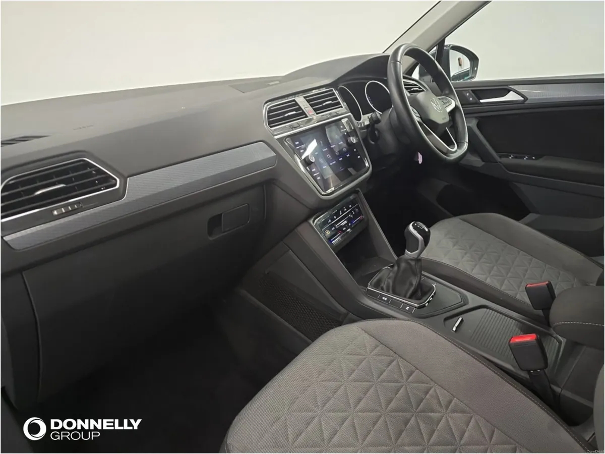 Volkswagen Tiguan Estate Life - Image 2