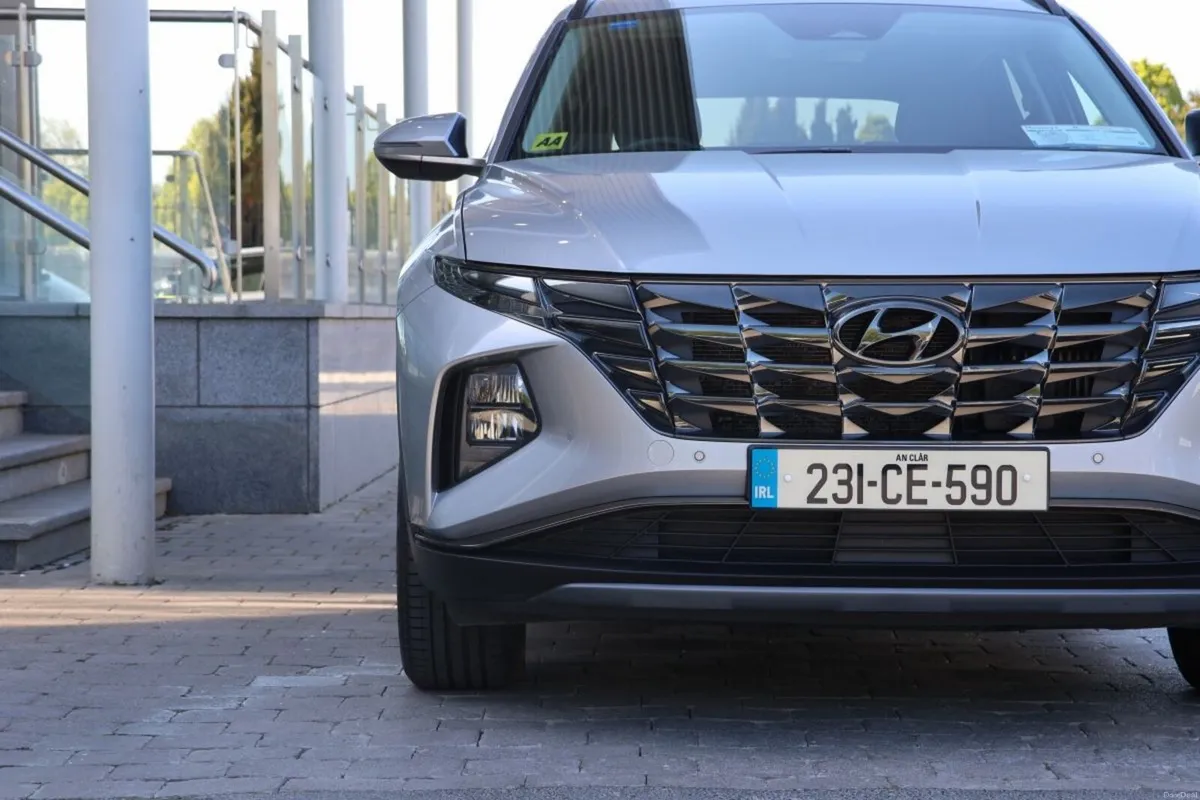Hyundai Tucson 2WD Executive Plus HEV Auto - Image 3