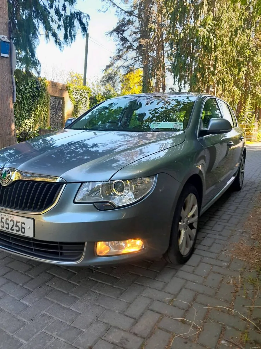 Skoda superb 2011 low mileage - Image 3