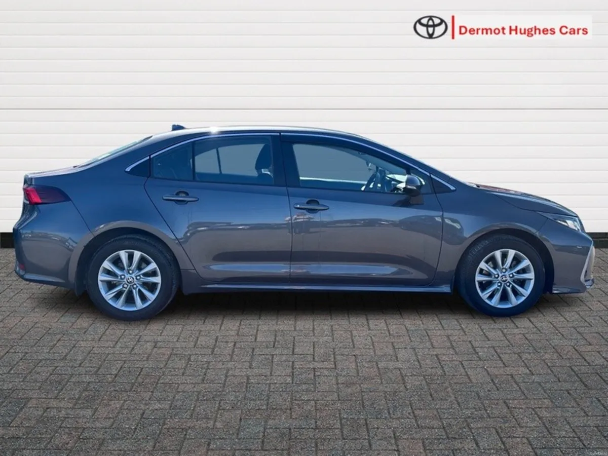 Toyota Corolla LUNA SALOON HYBRID AUTO - Image 3