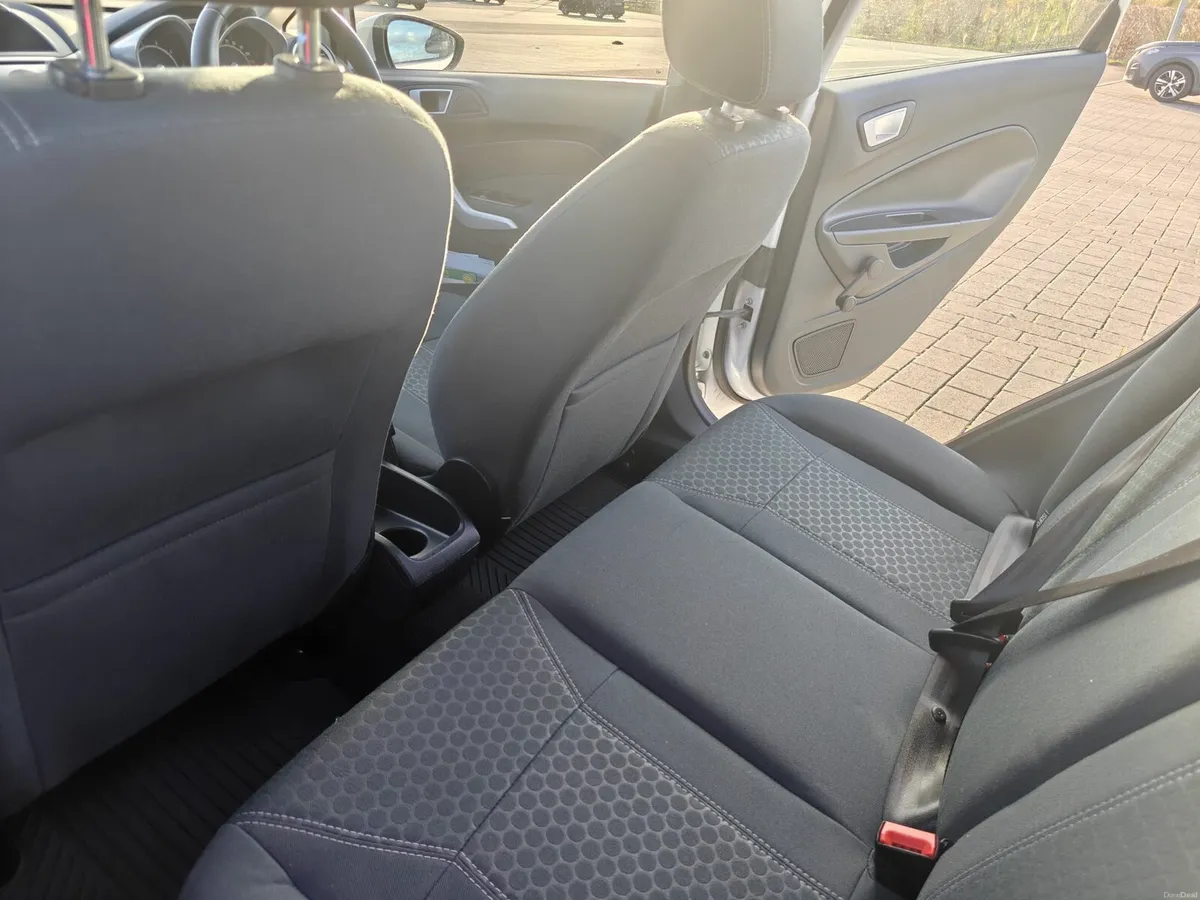2012 Ford fiesta - Image 2