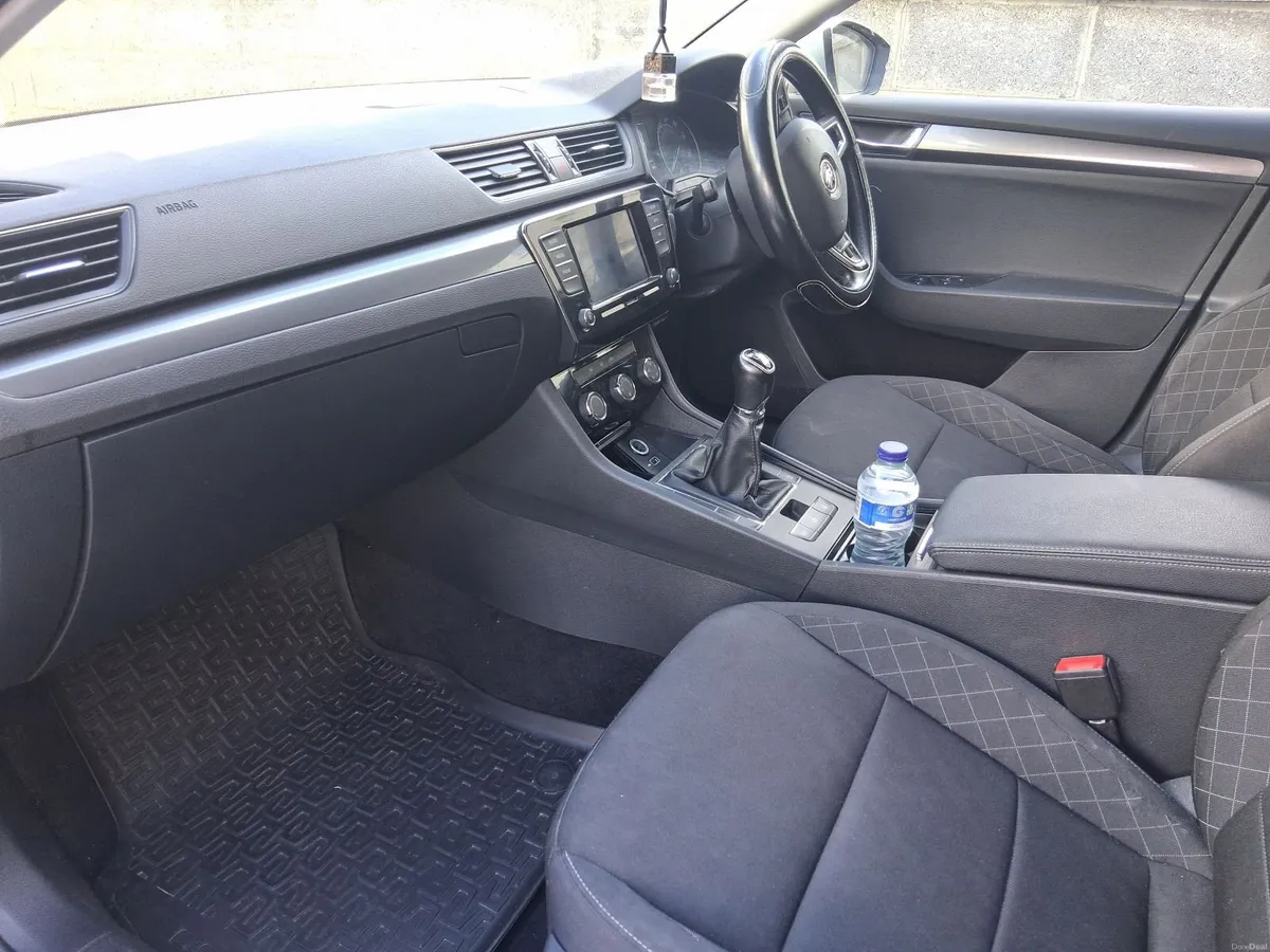 Skoda Superb 2018 - Image 4