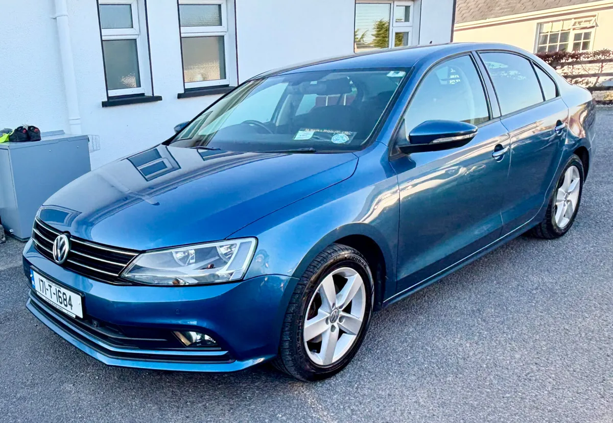 2017 Volkswagen Jetta 2.0L TDI - Image 2