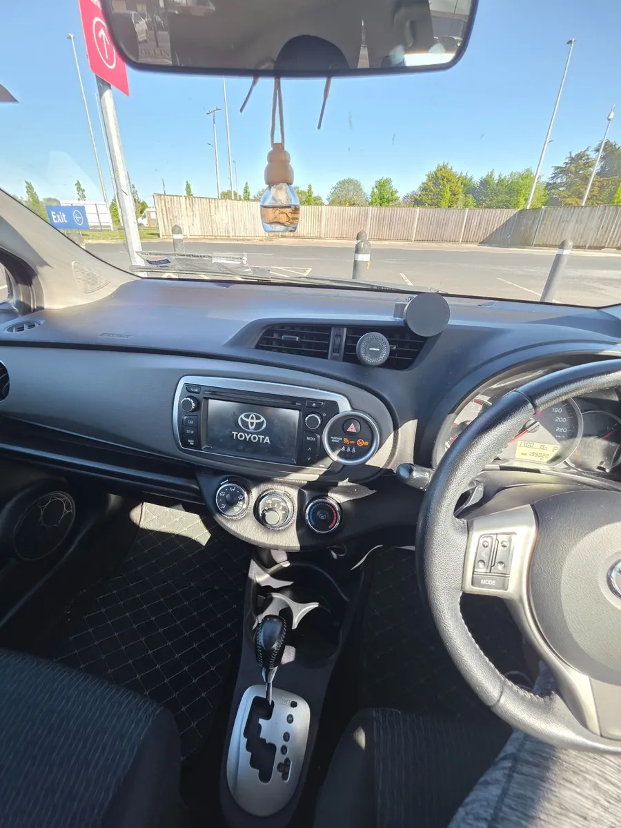 Toyota Yaris 2013 - Image 4