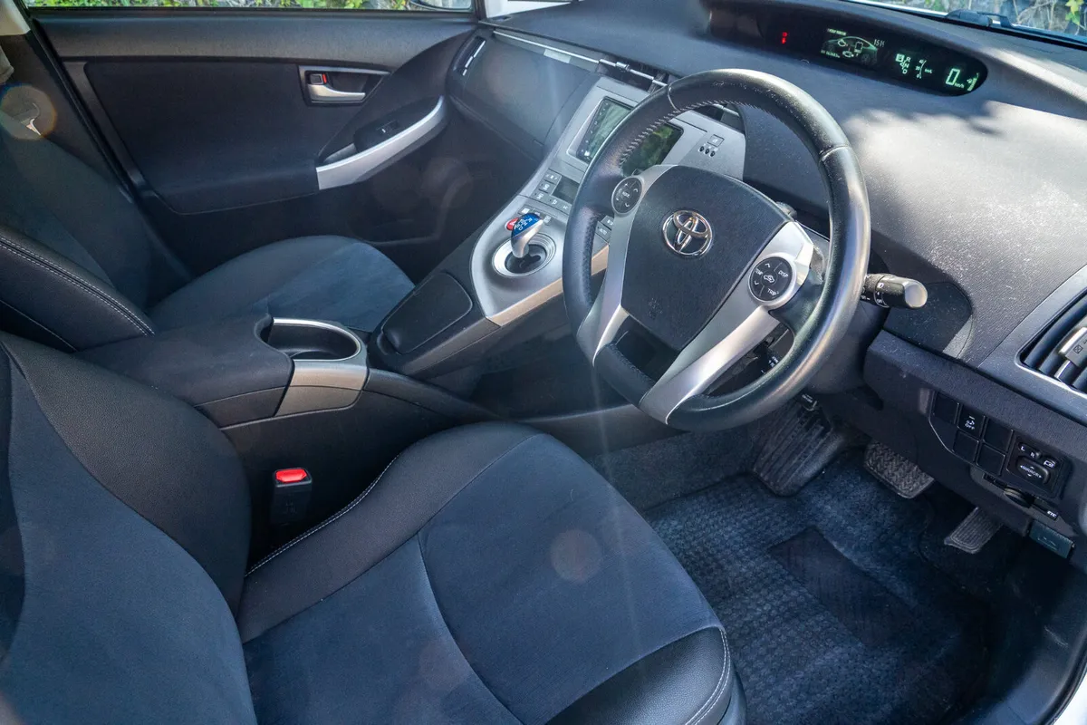 2015 Toyota Prius 1.8 Petrol Hybrid Automatic 5DR - Image 2