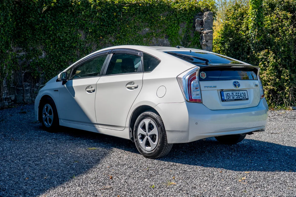 2015 Toyota Prius 1.8 Petrol Hybrid Automatic 5DR - Image 3