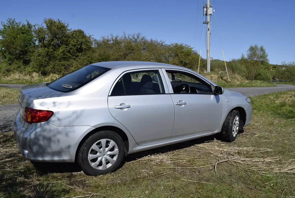 Toyota Corolla 2010 - Image 3