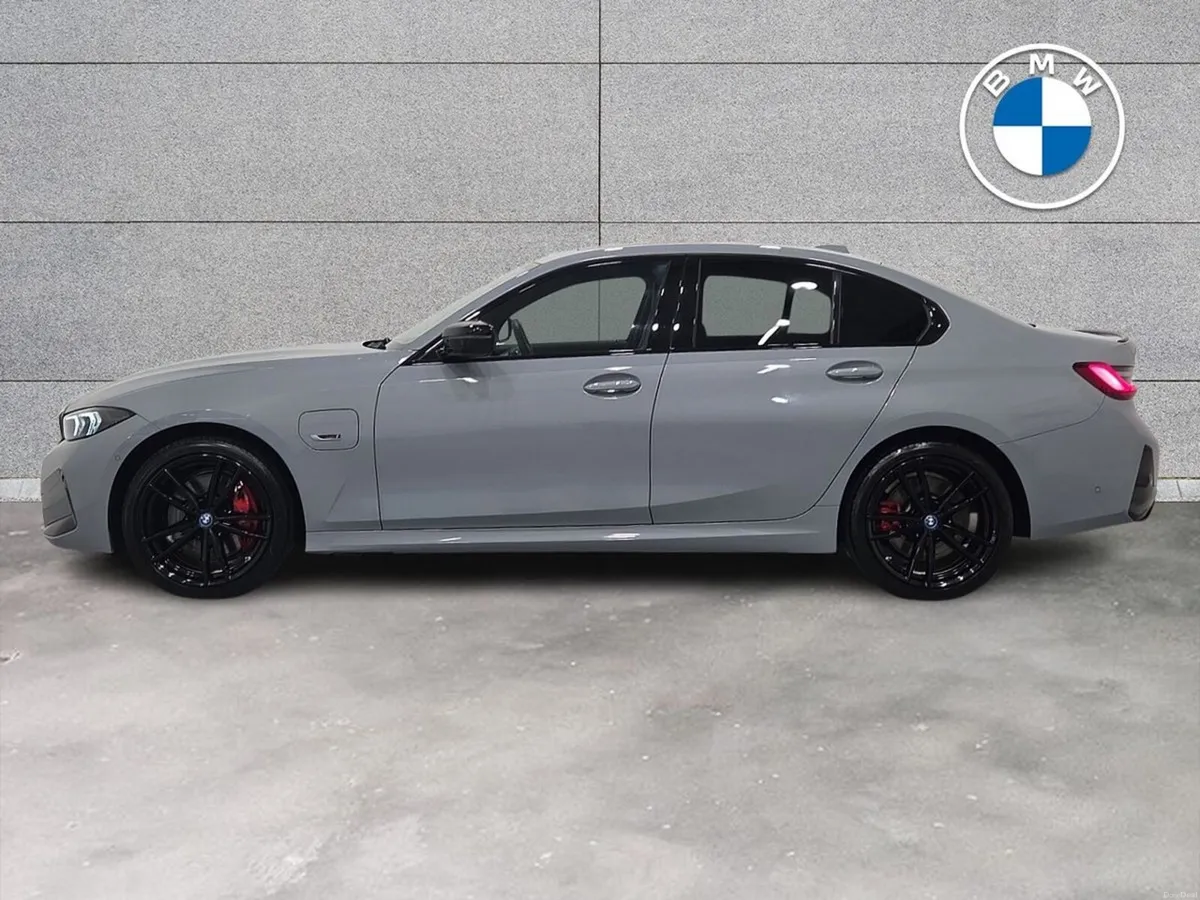 BMW 3-Series 330e M Sport Saloon - Image 4