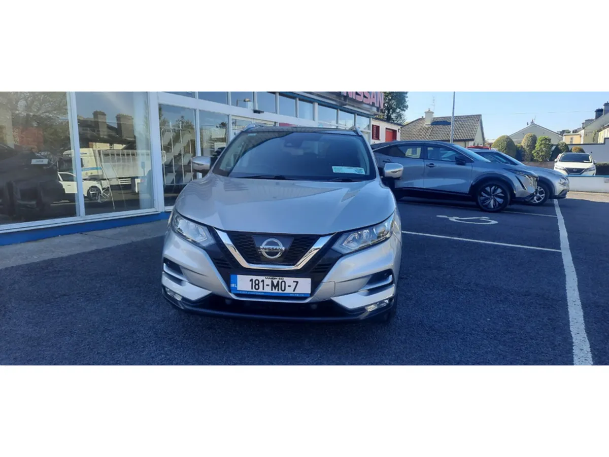 Nissan Qashqai 1.5 DSL SV PREMIUM SS 18 4DR - Image 2