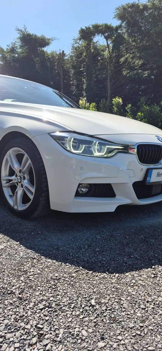 BMW 330e M SPORT 2016 - Image 3