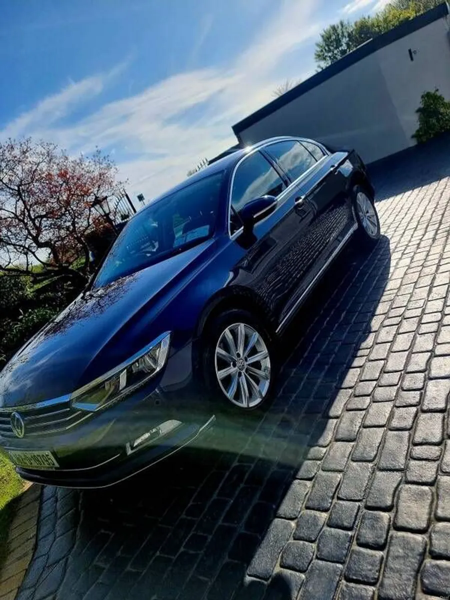 2016 Volkswagen Passat - Image 1
