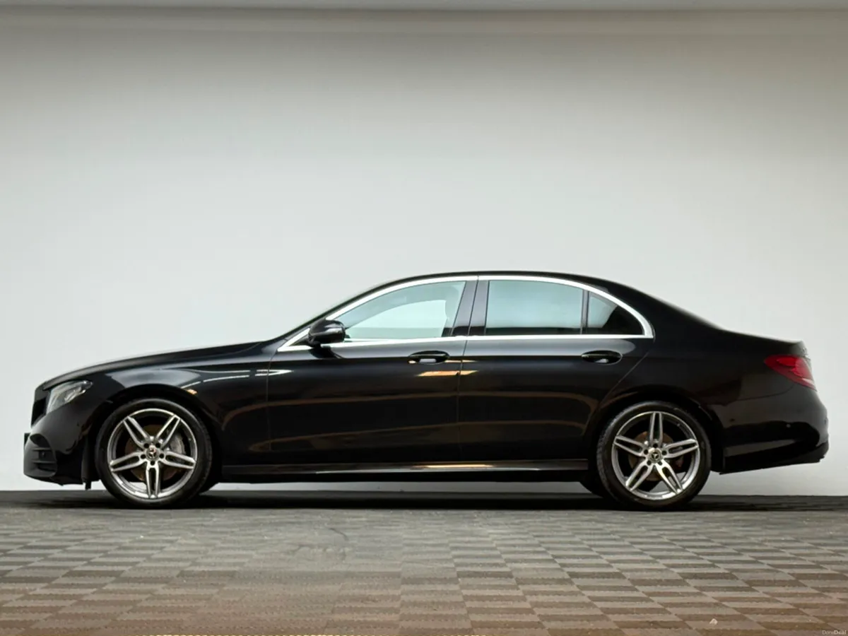 Mercedes-Benz E-Class E220D AMG LINE AUTO - Image 4
