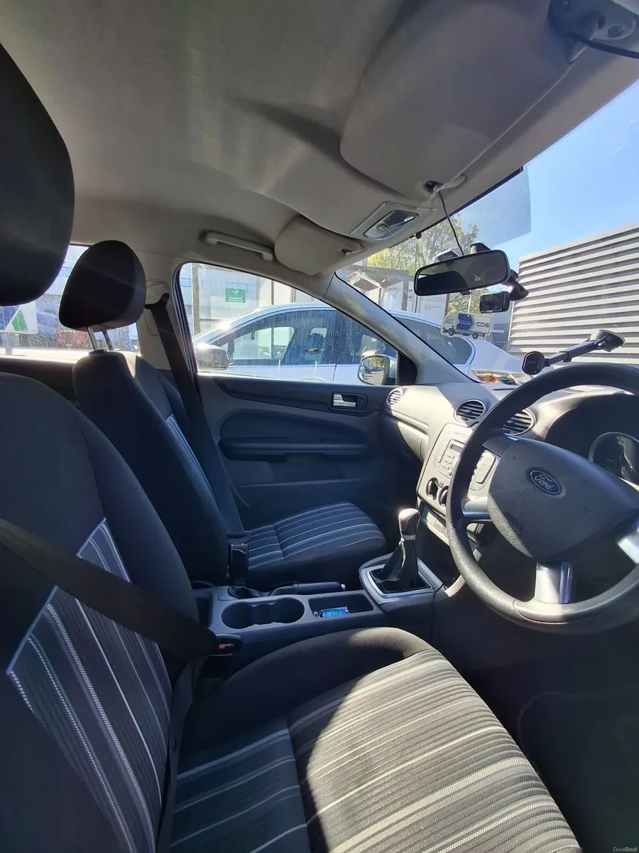 Ford Focus 2009 - Image 2