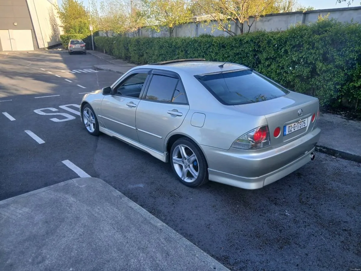 Lexus IS200 SE - Image 2
