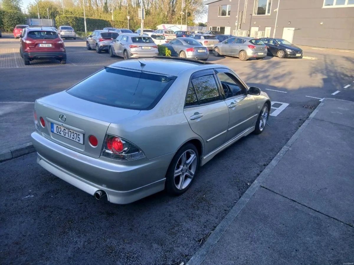 Lexus IS200 SE - Image 4
