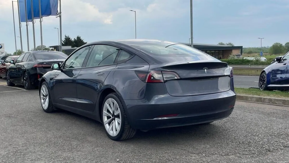 221 Tesla Model 3 Standard Plus - Image 2