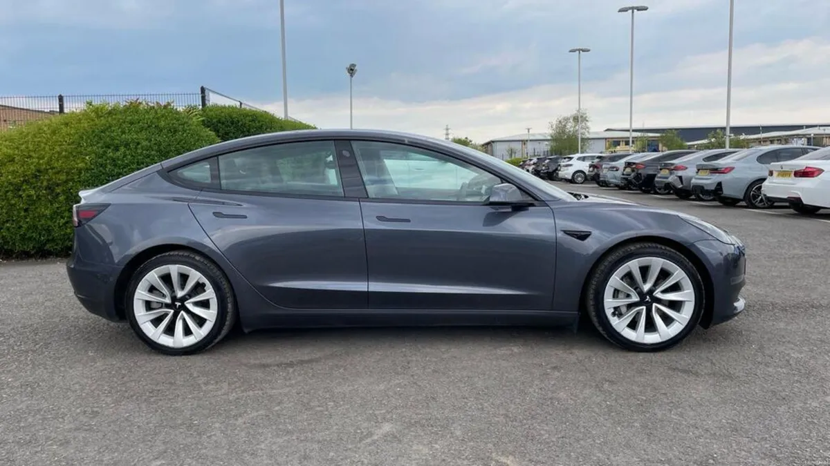 221 Tesla Model 3 Standard Plus - Image 3