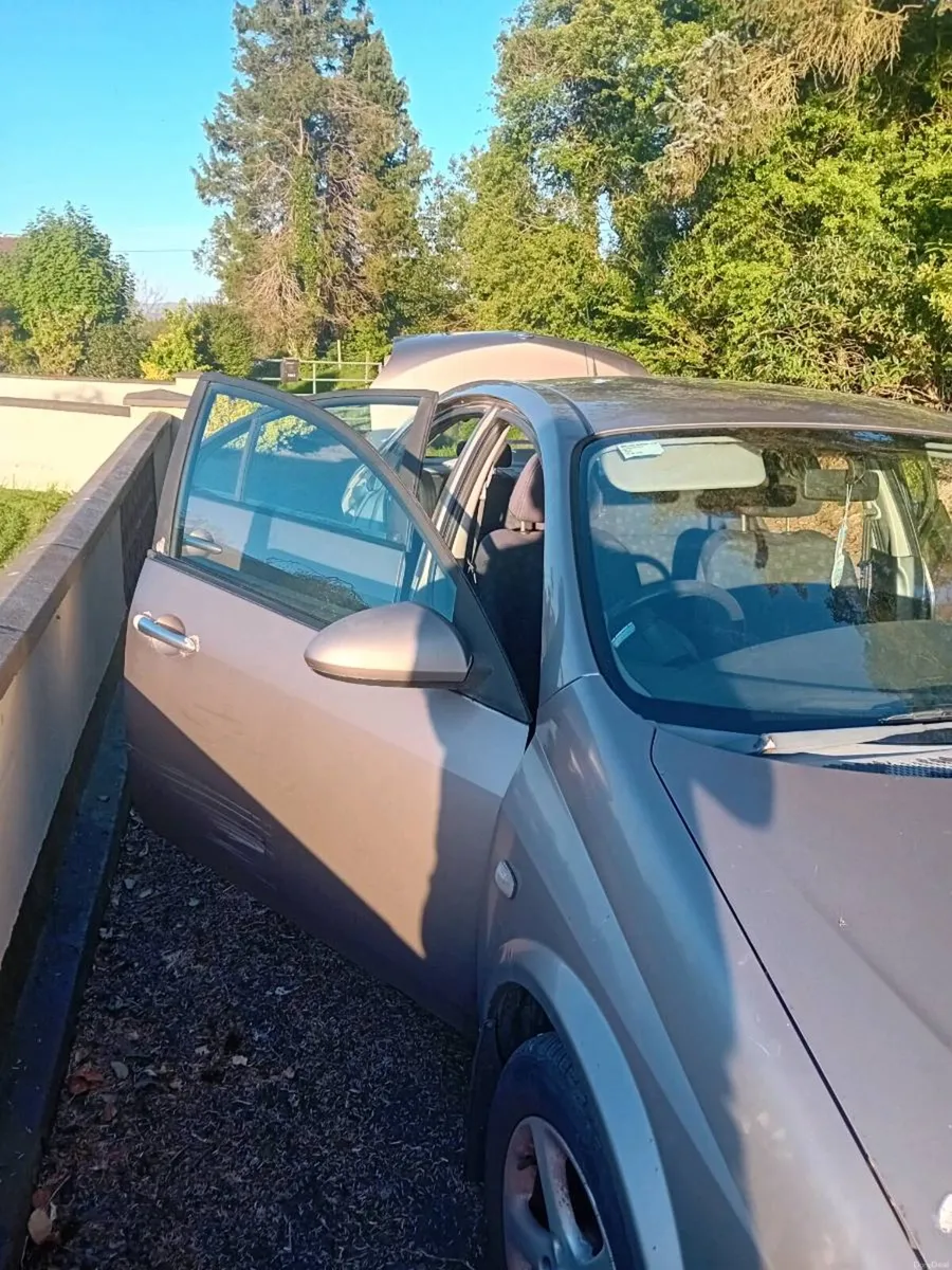 Nissan Primera 1.6 petrol - Image 1