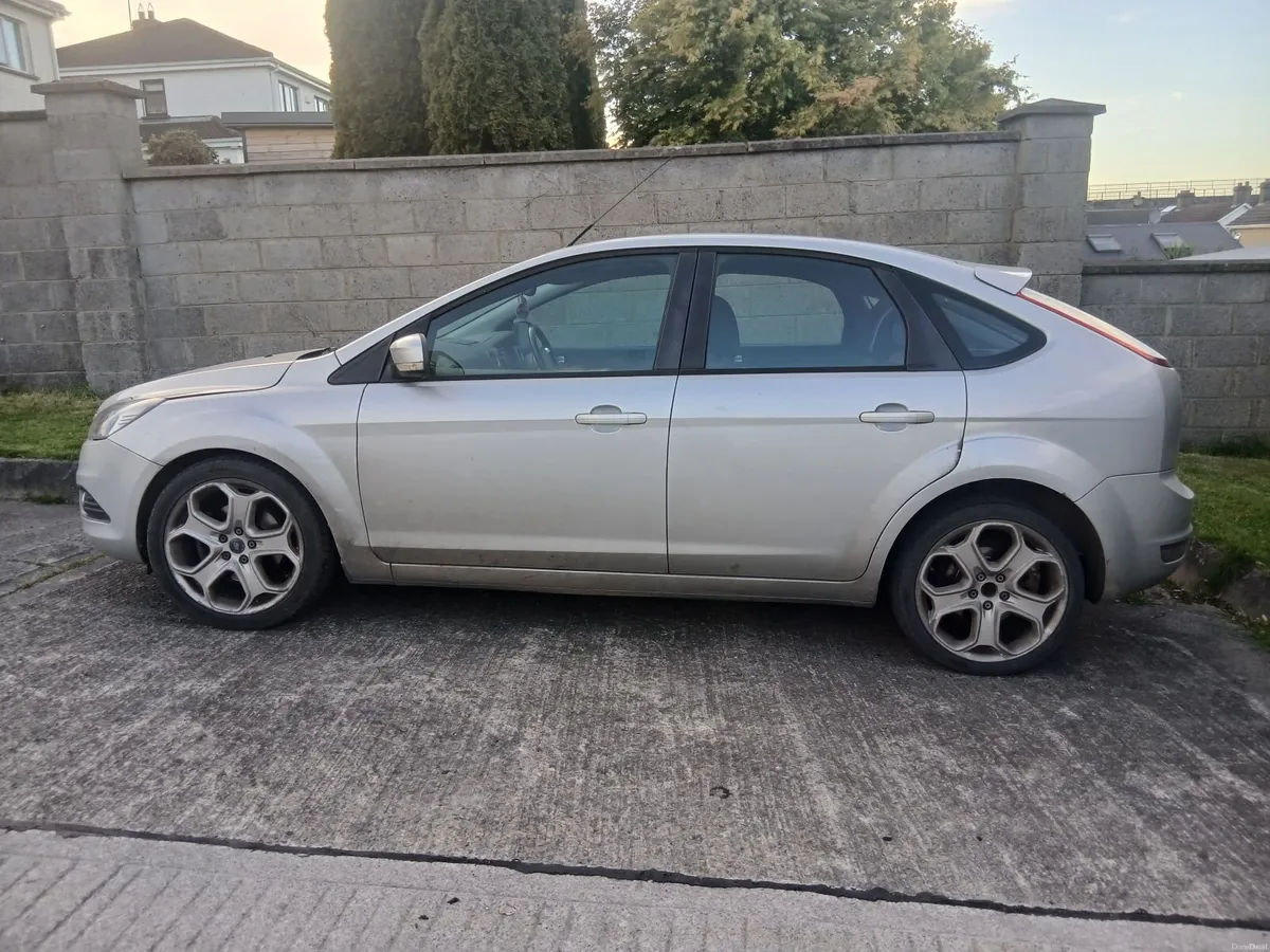 Ford Focus 2009 - Image 2