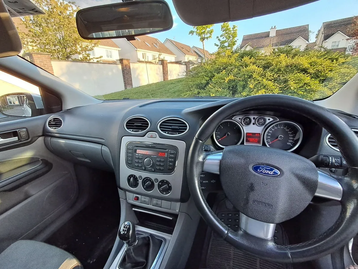 Ford Focus 2010 - Image 2