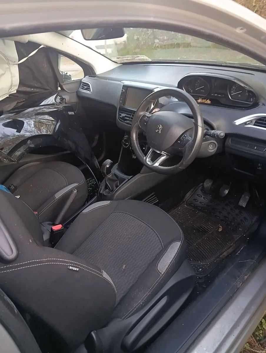 Peugeot 208 - Image 2