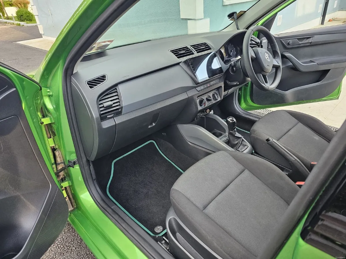 Skoda Fabia 2017 - Image 2