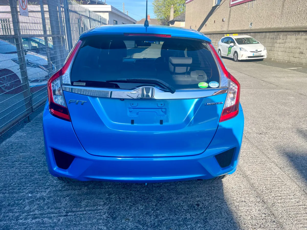 Honda Fit Automatic Hybrid  2014 - Image 4