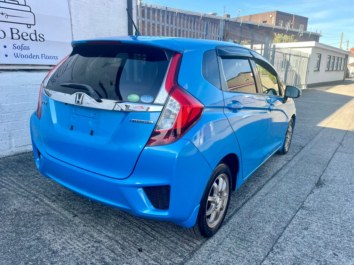 Honda Fit Automatic Hybrid  2014 - Image 3