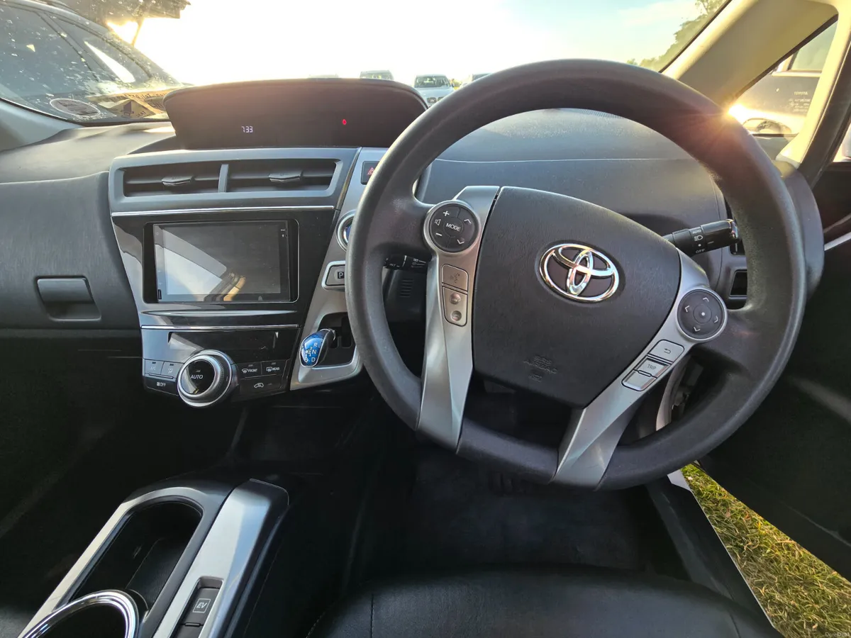 Toyota Prius 2016 alpha wagon hybrid auto €6990 - Image 4