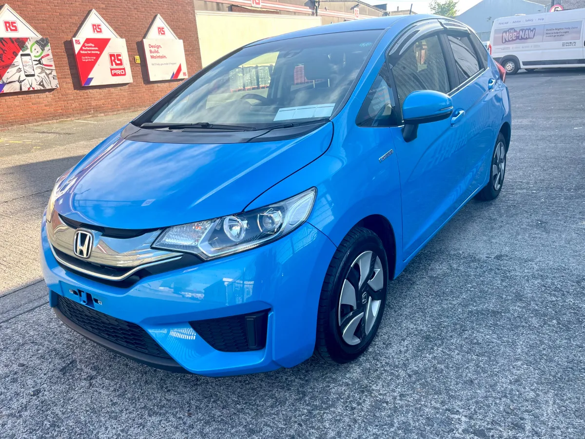 2015 Honda fit Hybrid Automatic - Image 4