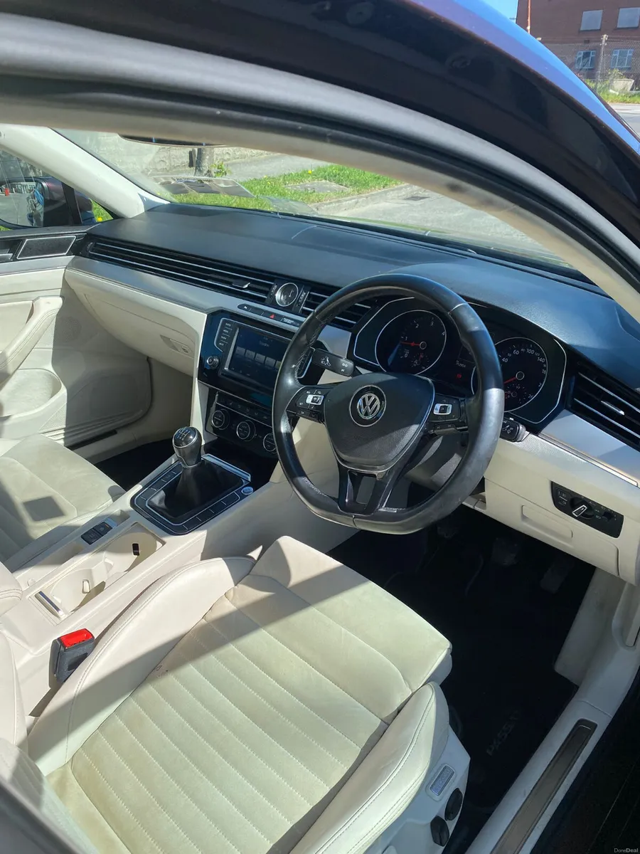 Volkswagen Passat 1.6 Highline - Image 2