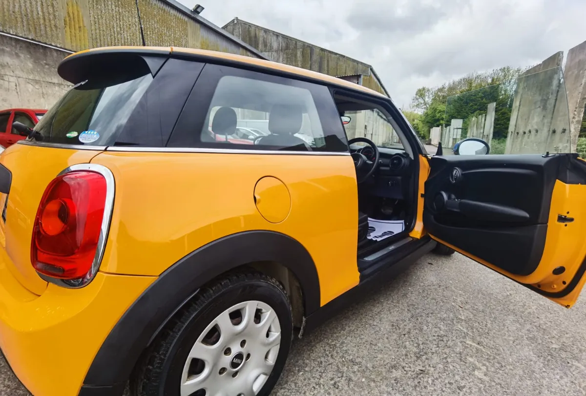 Mini Cooper Automatic 2015 - 54k km - 3DR - Image 3