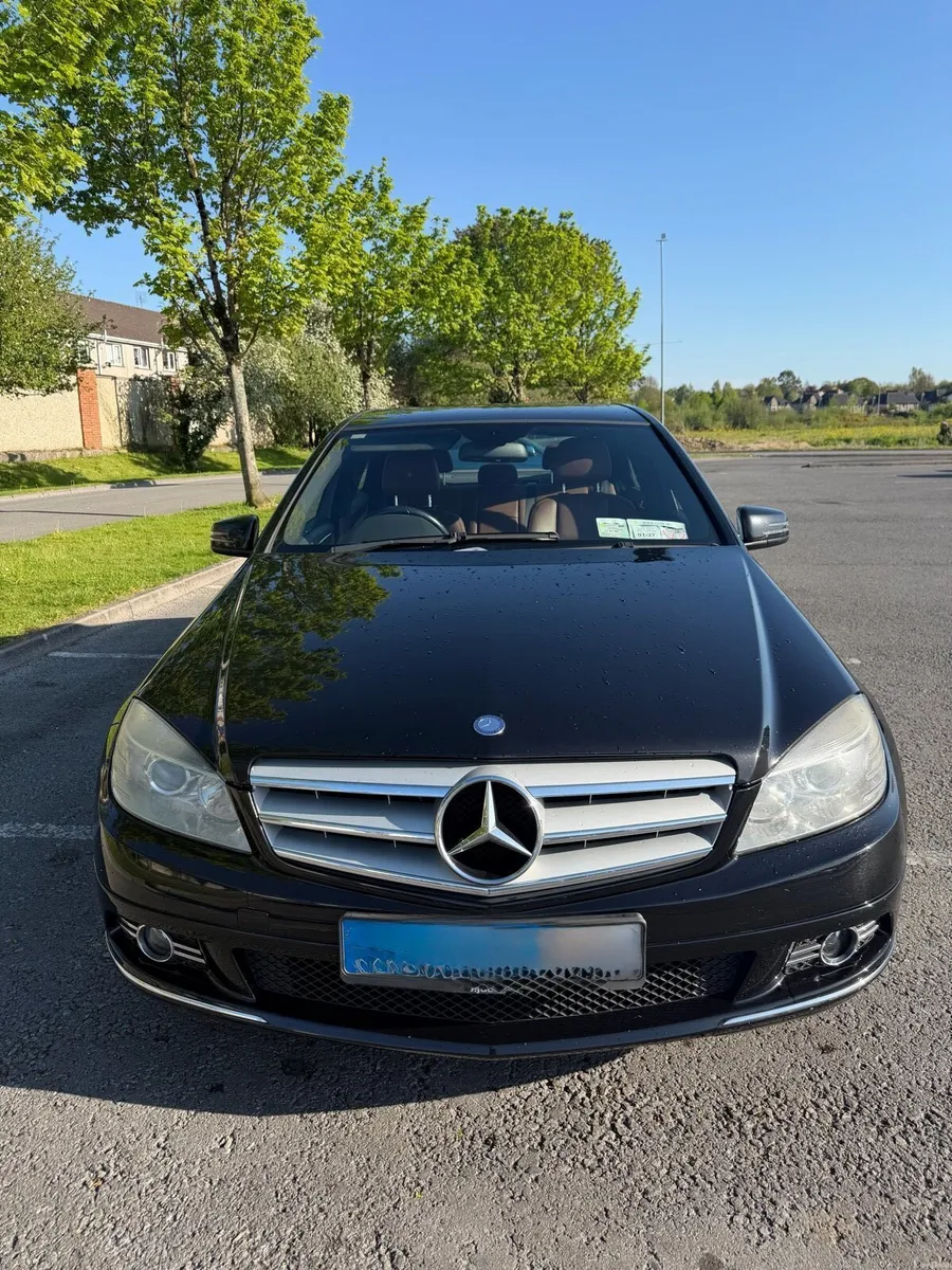 Mercedes Benz - Image 1