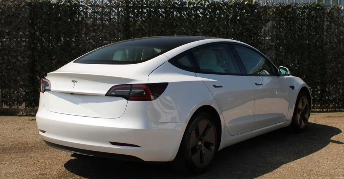 221 Tesla Model 3 Standard Plus - Image 3