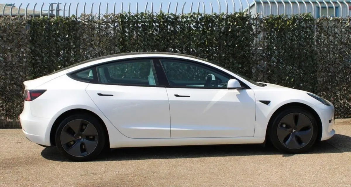 221 Tesla Model 3 Standard Plus - Image 4