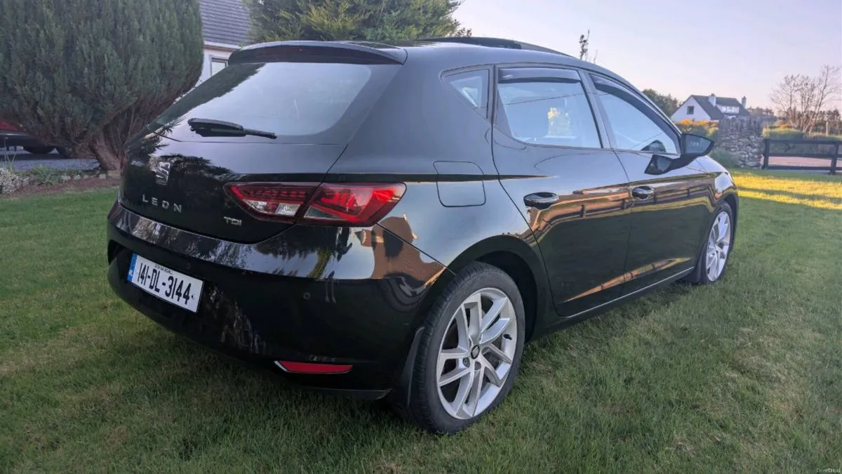 Seat Leon 1.6 TDI SE DSG (low miles) - Image 2