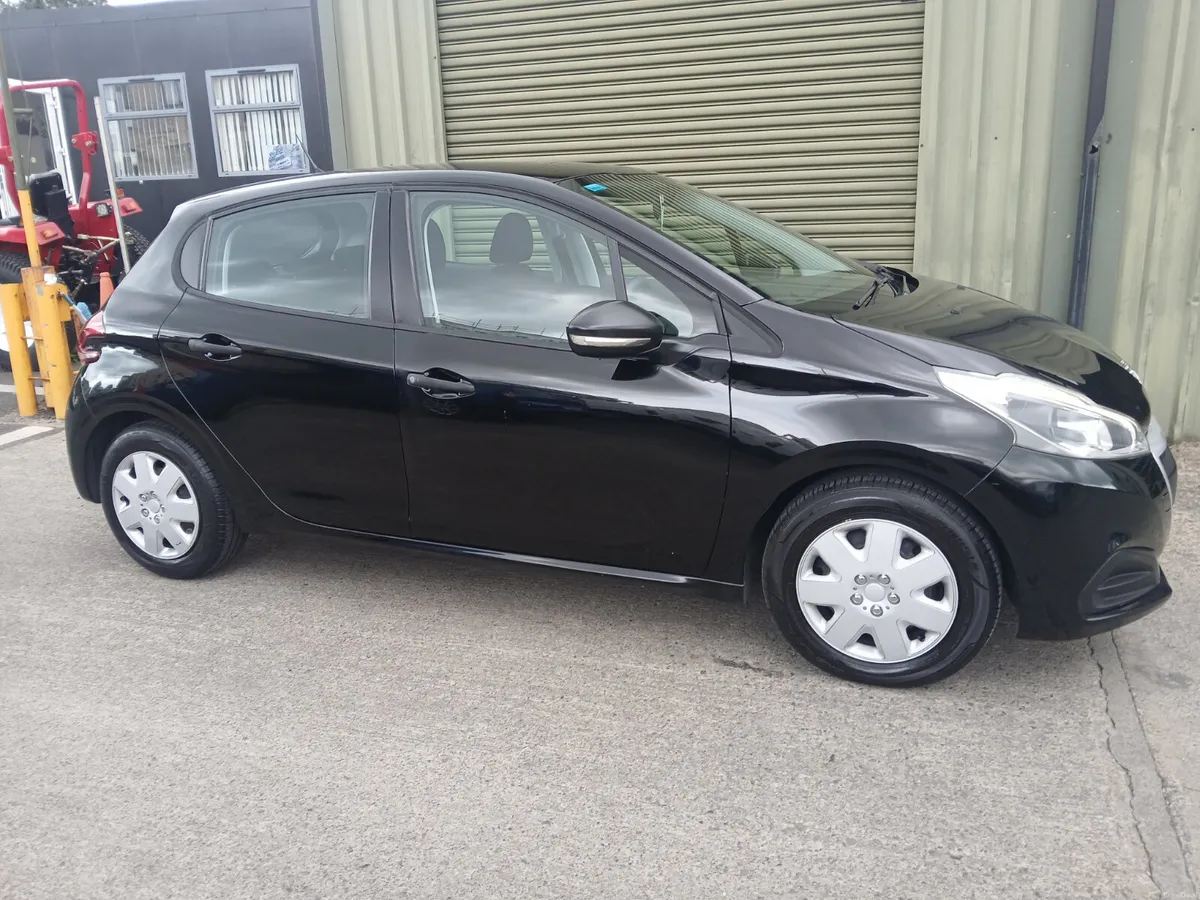Peugeot 208   2017 - Image 2