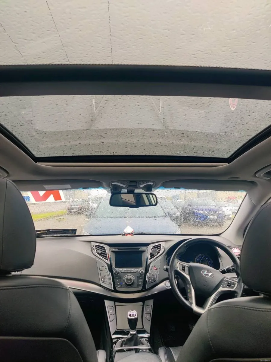 Hyundai i40 premium CRDI Panoramic roof - Image 1