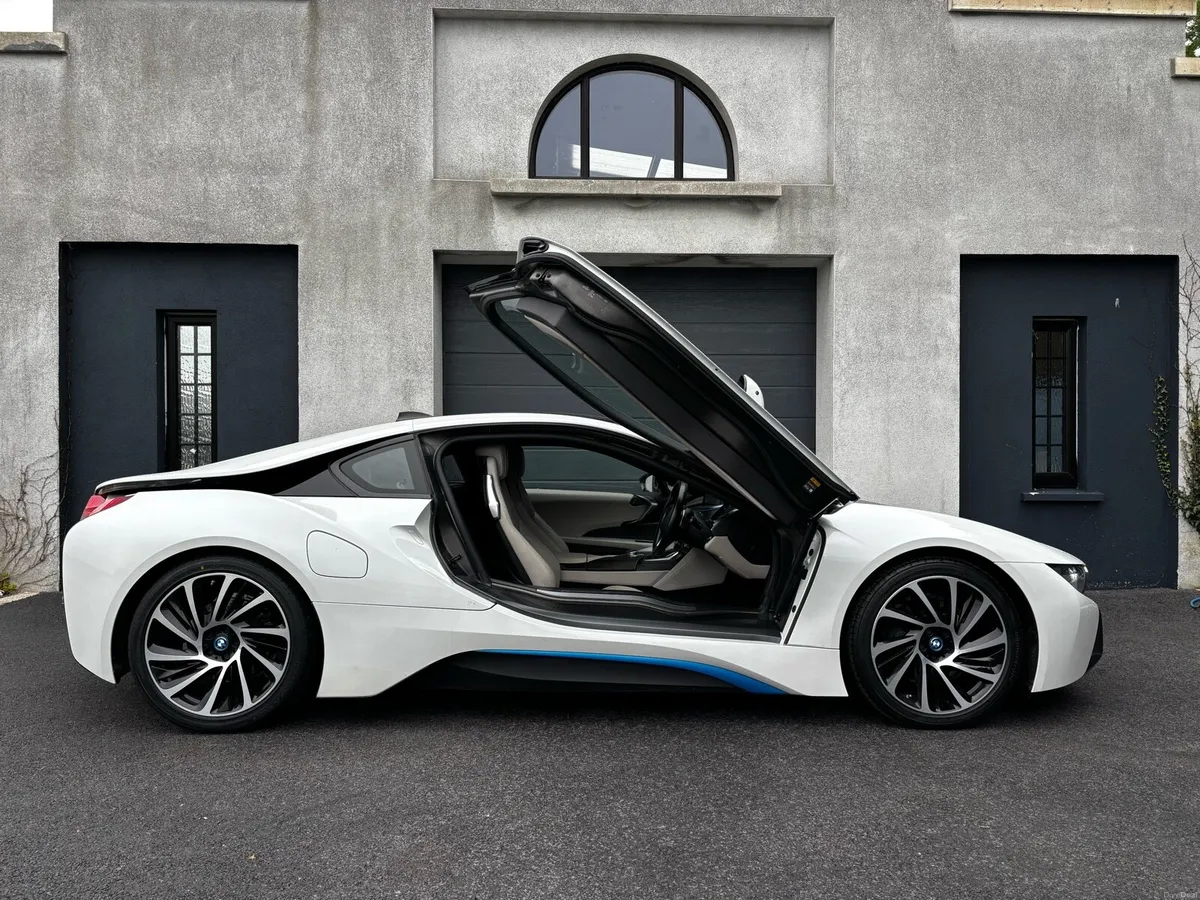 BMW I8 - Image 2