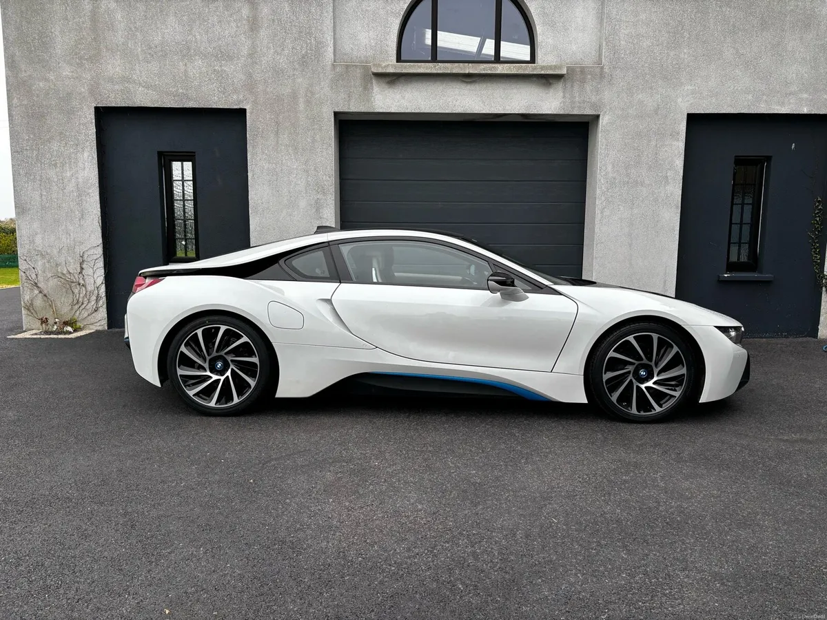 BMW I8 - Image 4
