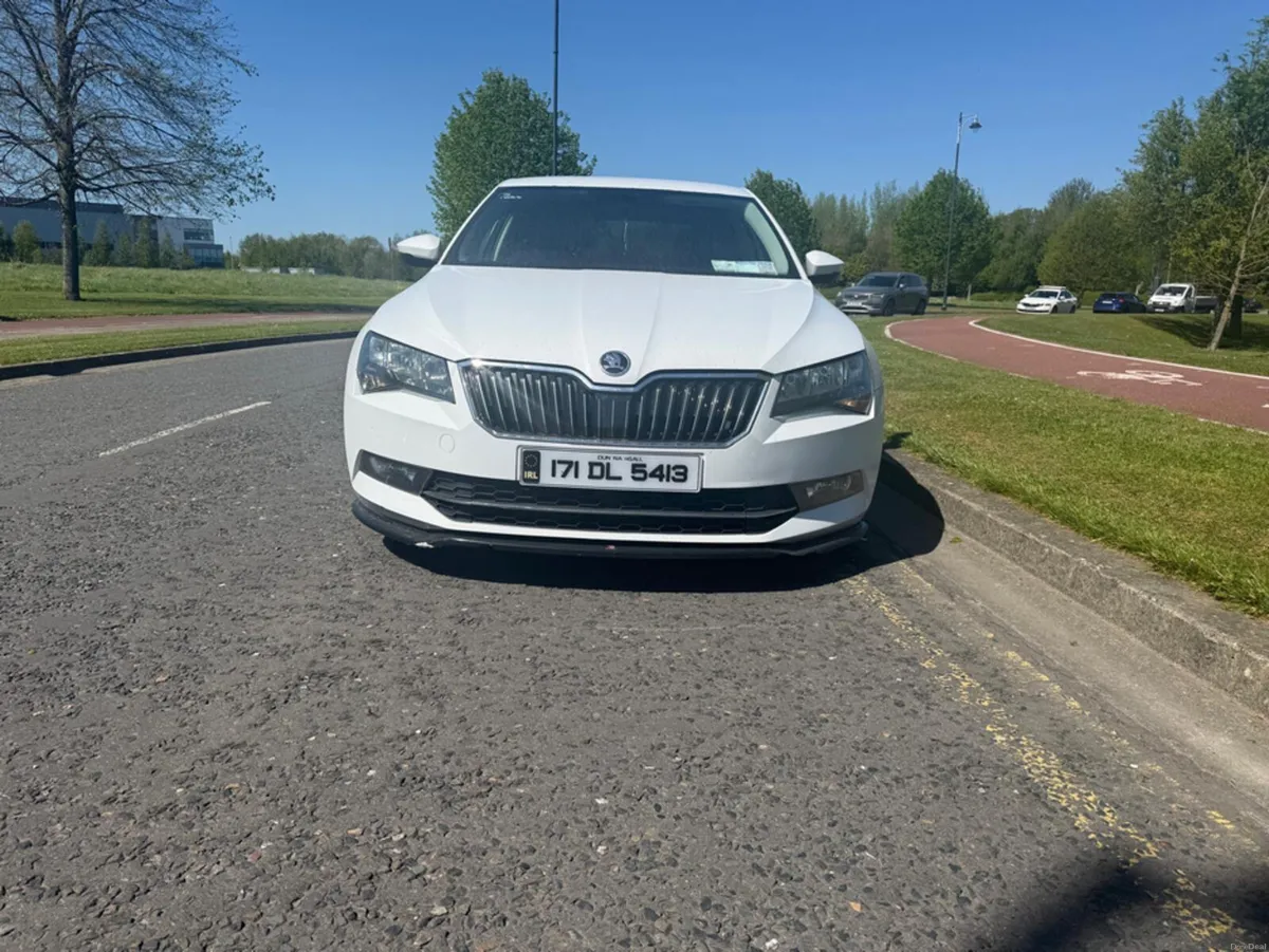 Skoda Superb 2.0 TDI SE 150PS 5DR AU AUTO - Image 3