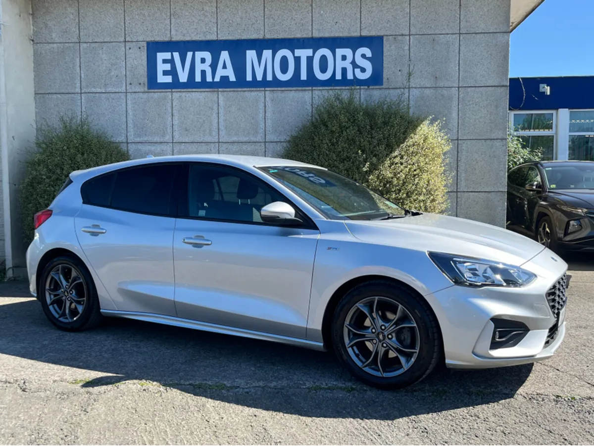 Ford Focus ST-LINE 5DR 1.5 TD 120 S6.2 M6 4DR - Image 2