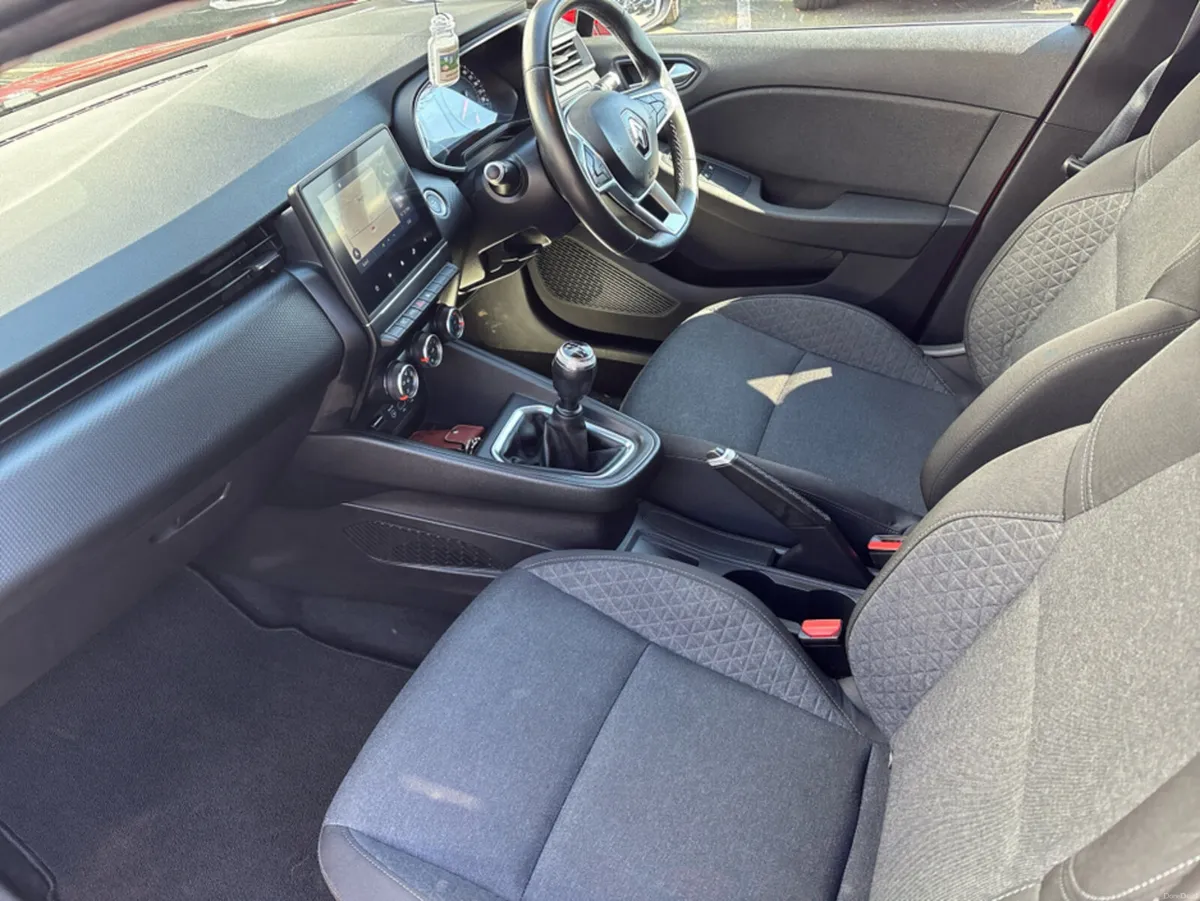 Renault Clio ICONIC TCE 100 MY19 5DR - Image 3