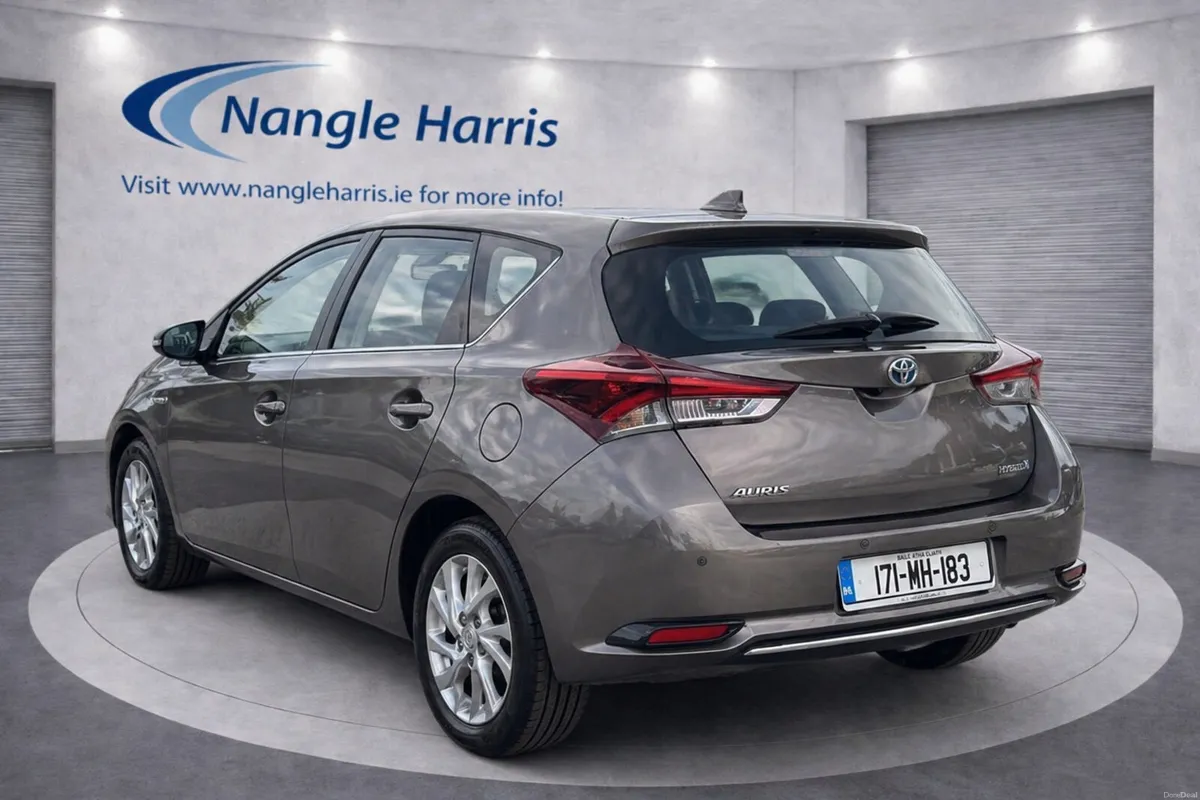 Toyota Auris ONE OWNER. LOW KMS. - Image 3