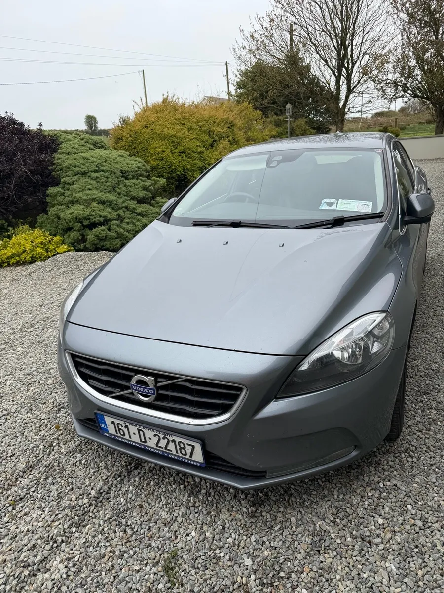 Volvo V40 2016 - Image 1