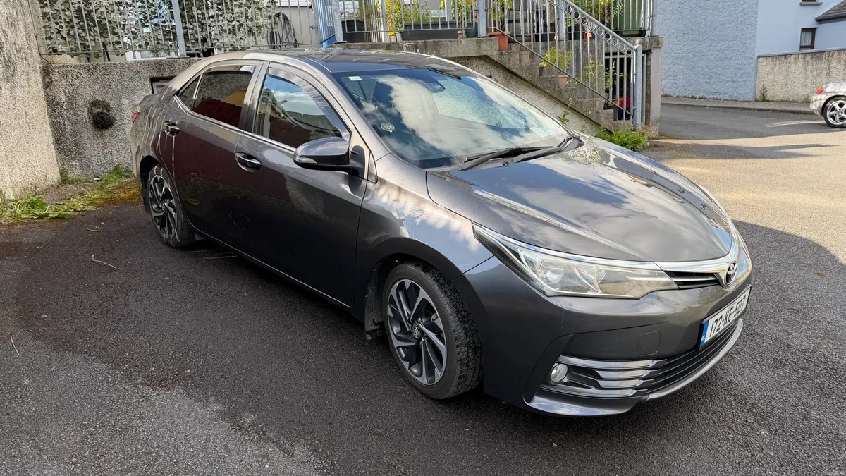 FABULOUS TOYOTA COROLLA SALOON DIESEL - Image 3