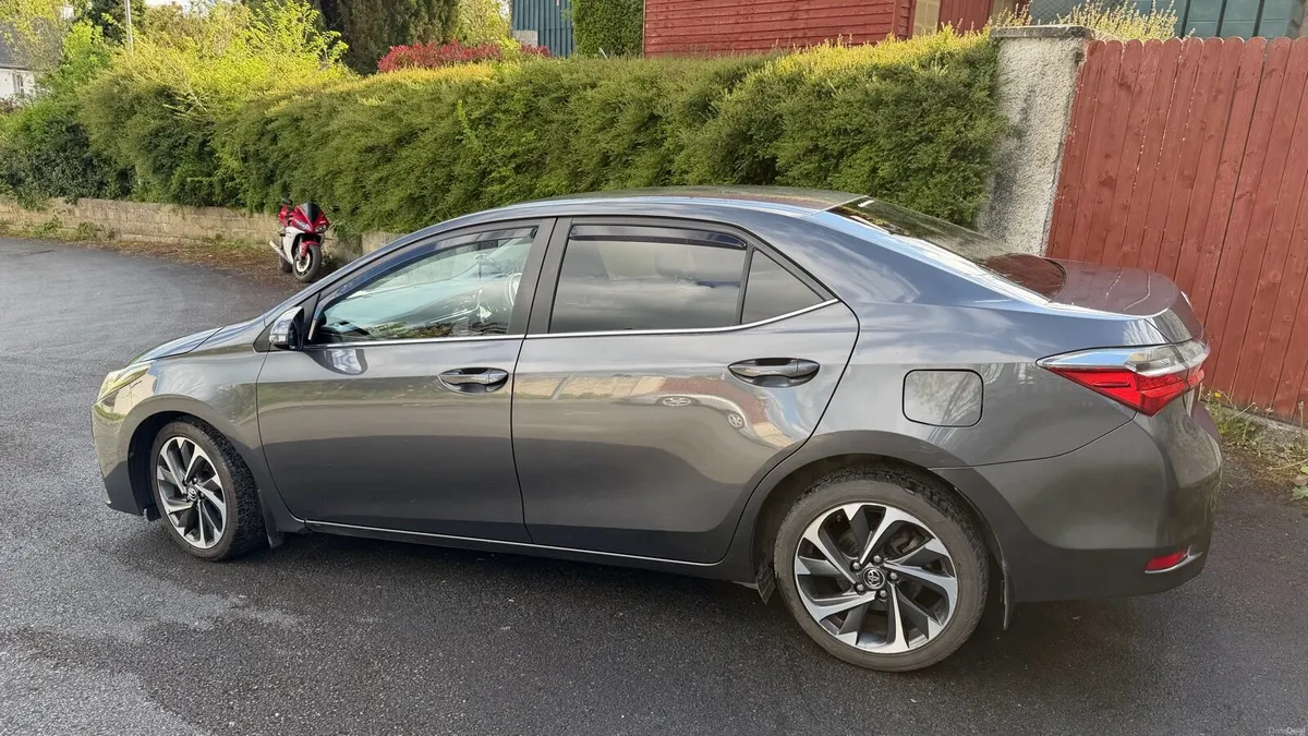 FABULOUS TOYOTA COROLLA SALOON DIESEL - Image 4