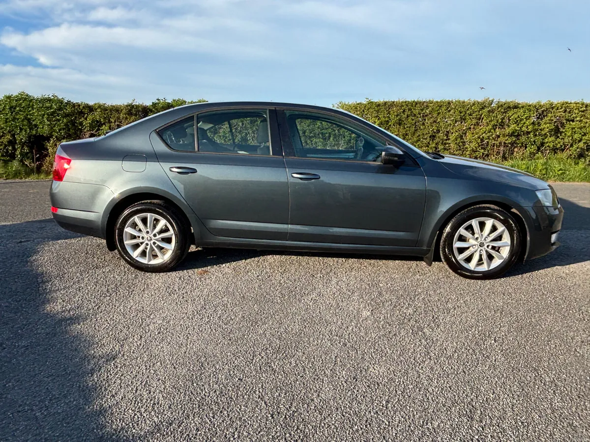 Skoda Octavia 2015 1.6 ambition - Image 2