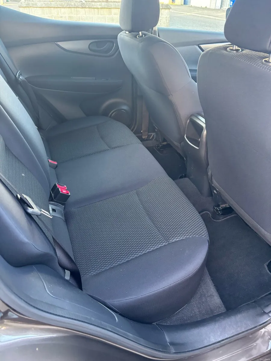Immaculate Nissan Qashqai one owner - Image 3